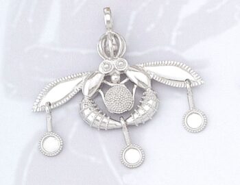 Silver Malia Bees Pendant – size 2