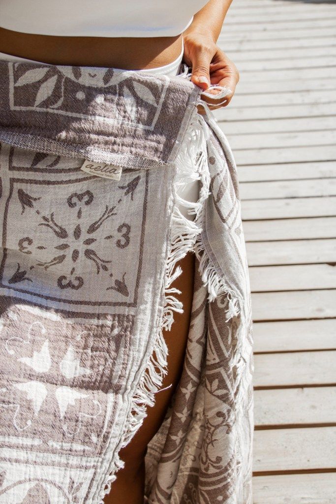 ANAFI BLACK _ Aelia Anna